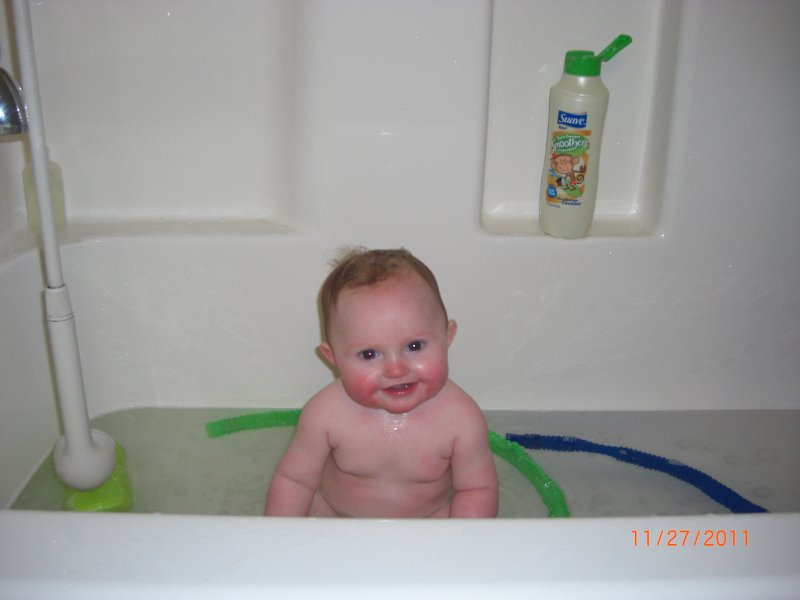 Kayliana in tub